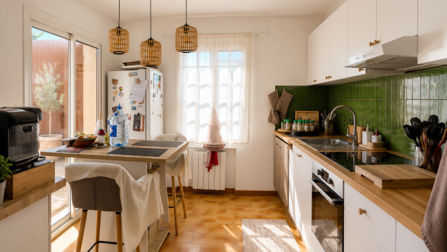 SPACIEUX TYPE 3 EN 1 ER ETAGE DE VILLA