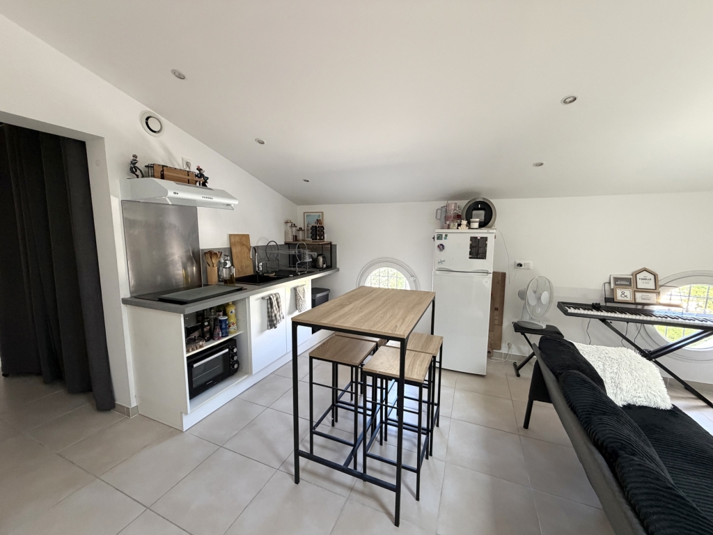 GARDANNE : CHARMANT TYPE 1/2 MODERNE